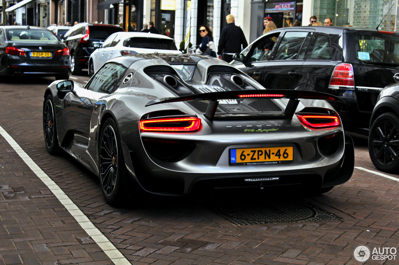 Porsche 918 Spyder Weissach Package