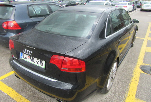 Audi RS4 Sedan