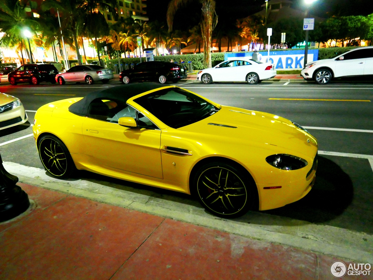 Aston Martin V8 Vantage Roadster