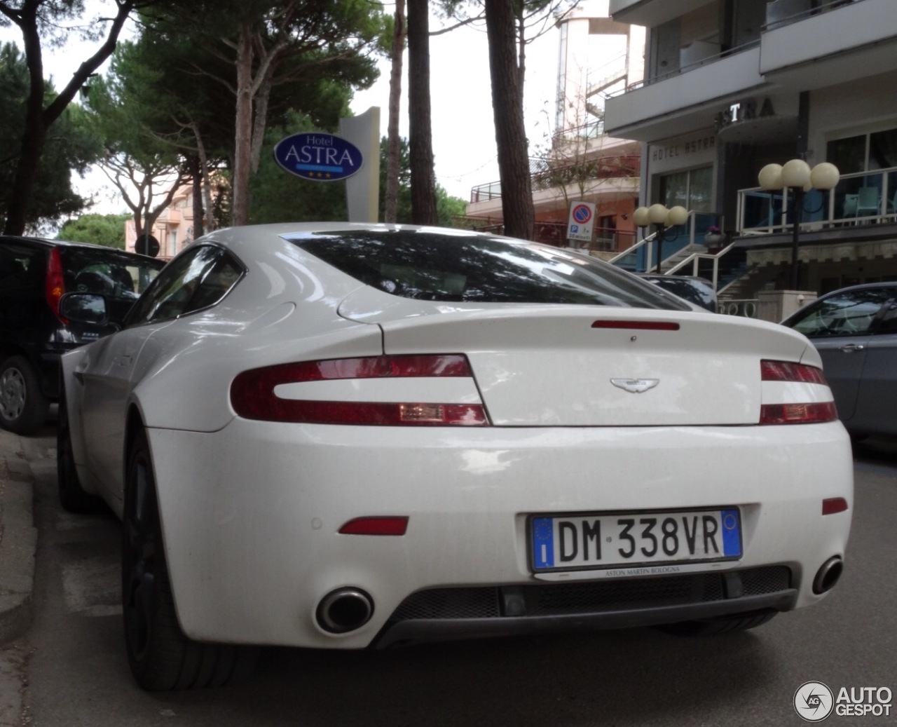 Aston Martin V8 Vantage