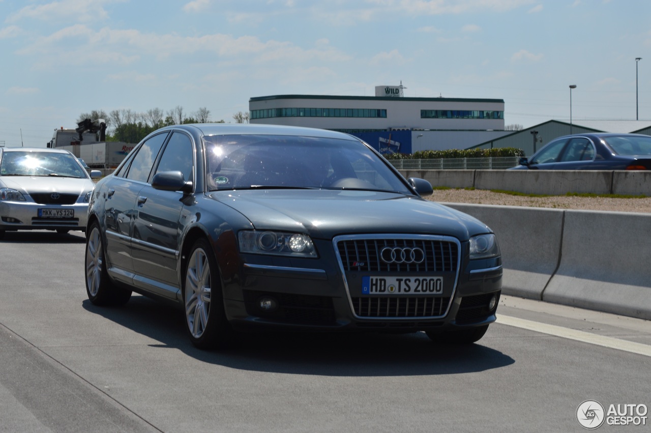 Audi S8 D3