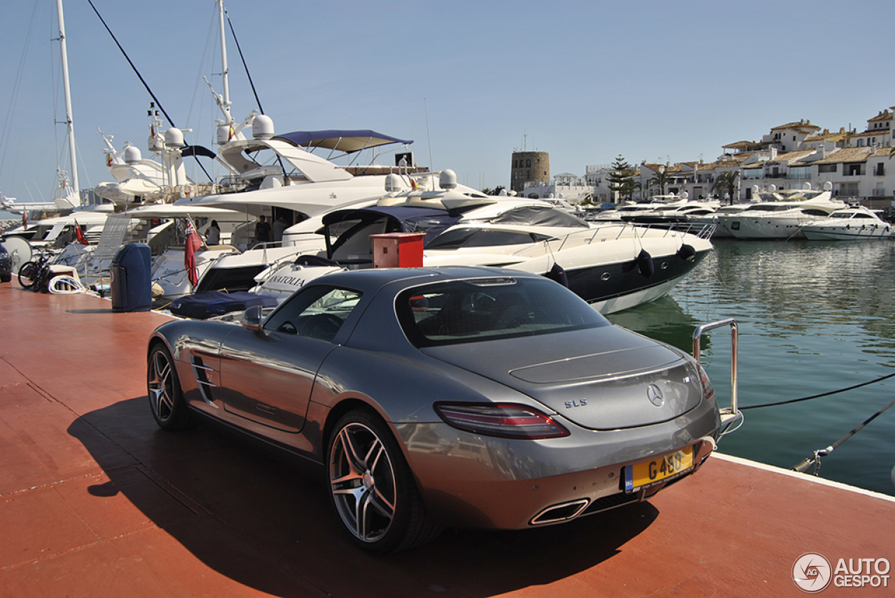 Mercedes-Benz SLS AMG