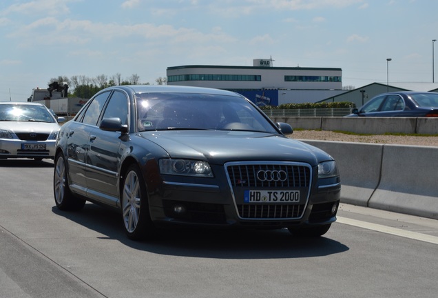 Audi S8 D3