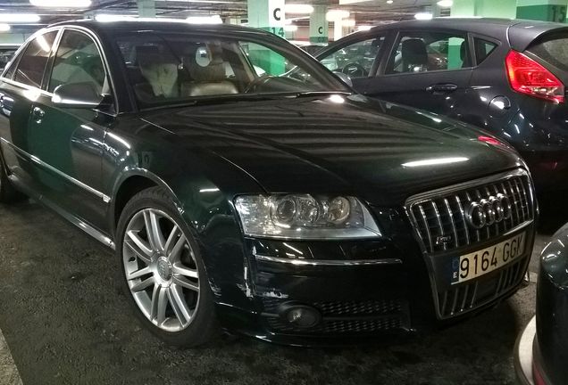 Audi S8 D3