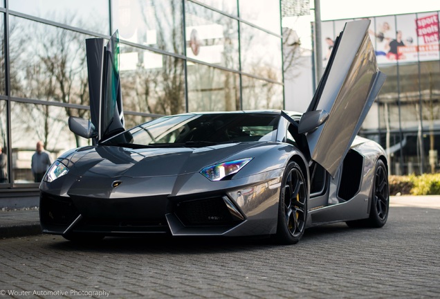 Lamborghini Aventador LP700-4