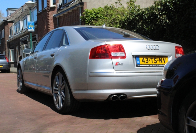 Audi S8 D3