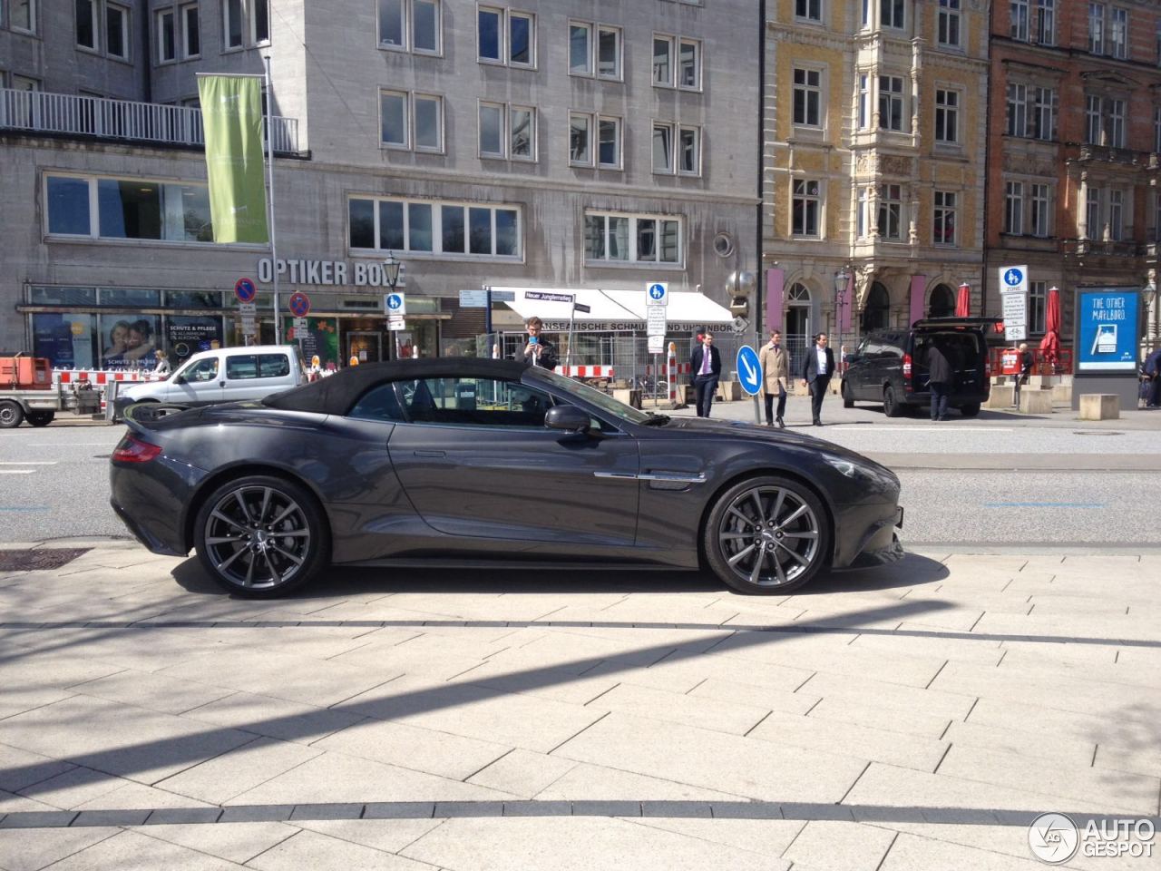 Aston Martin Vanquish Volante