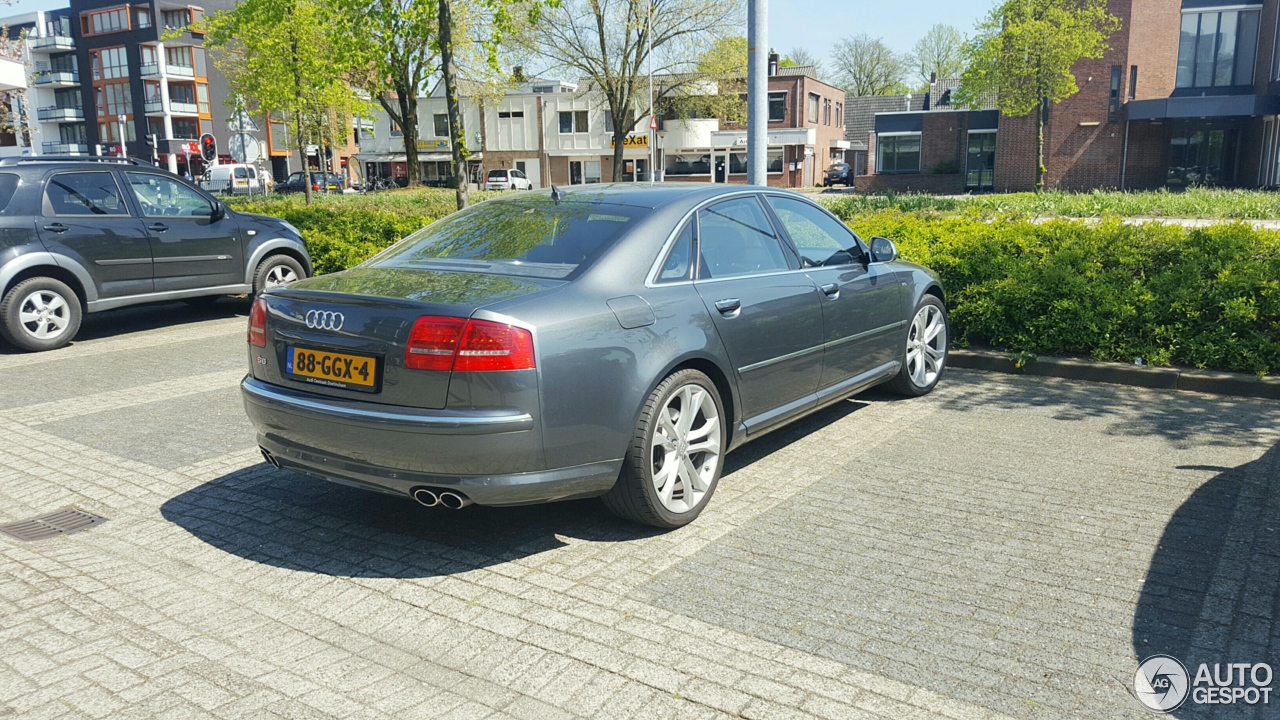 Audi S8 D3