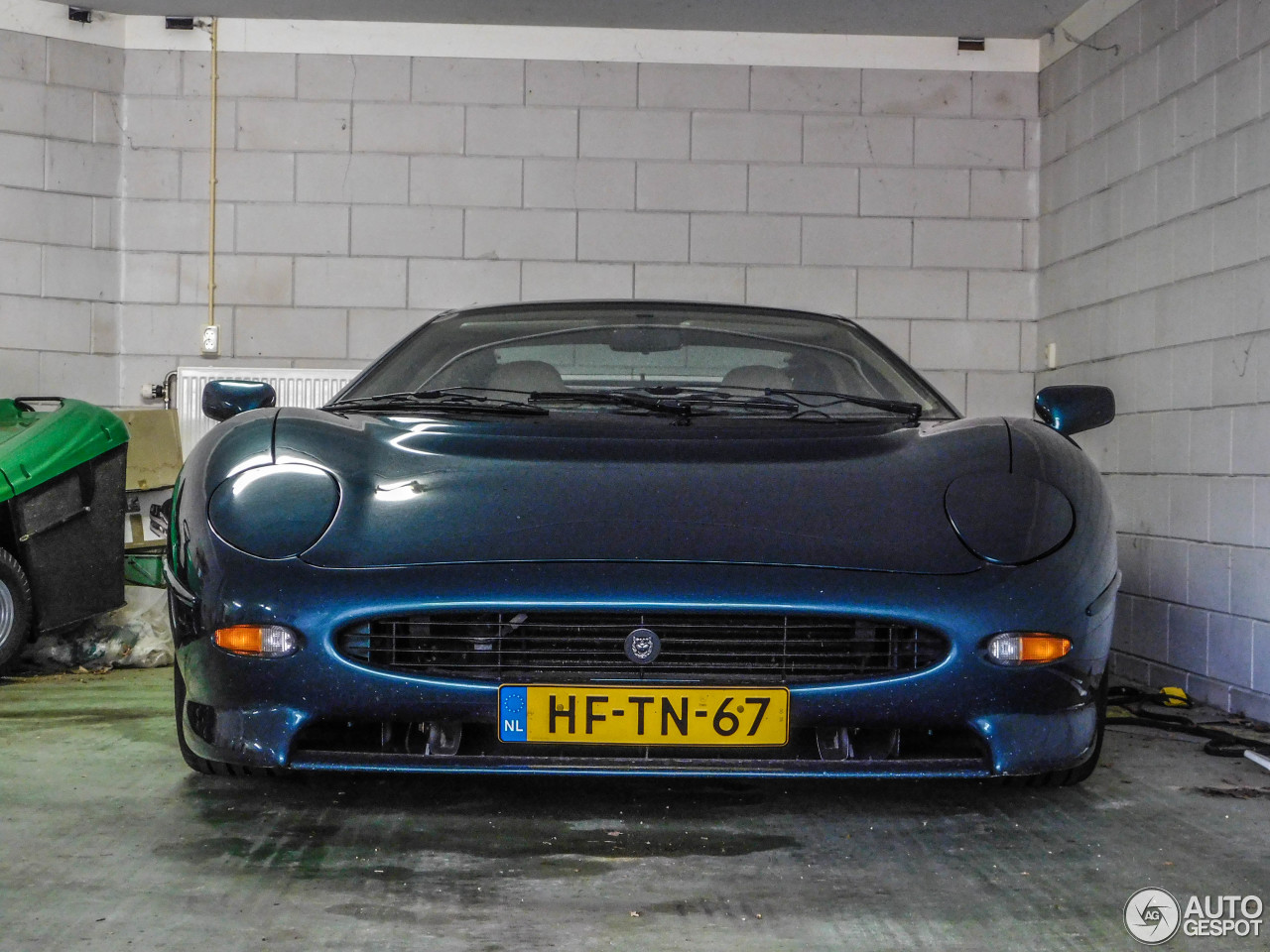 Jaguar XJ220