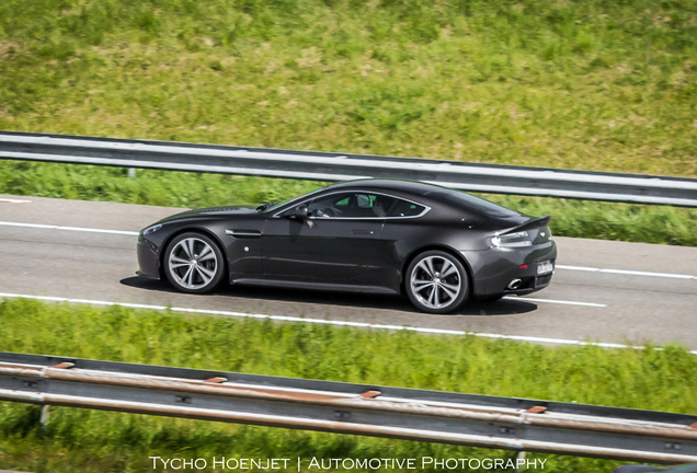 Aston Martin V12 Vantage S