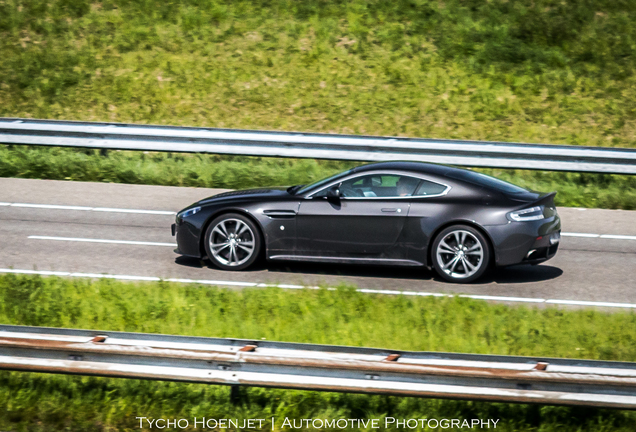 Aston Martin V12 Vantage