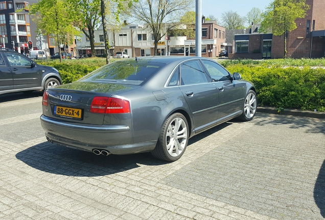 Audi S8 D3