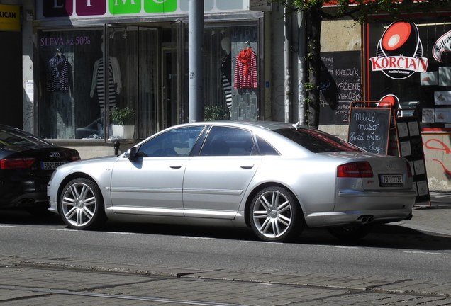 Audi S8 D3