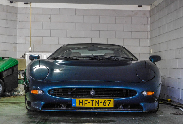 Jaguar XJ220