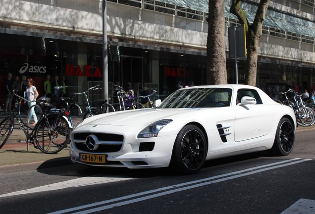 Mercedes-Benz SLS AMG