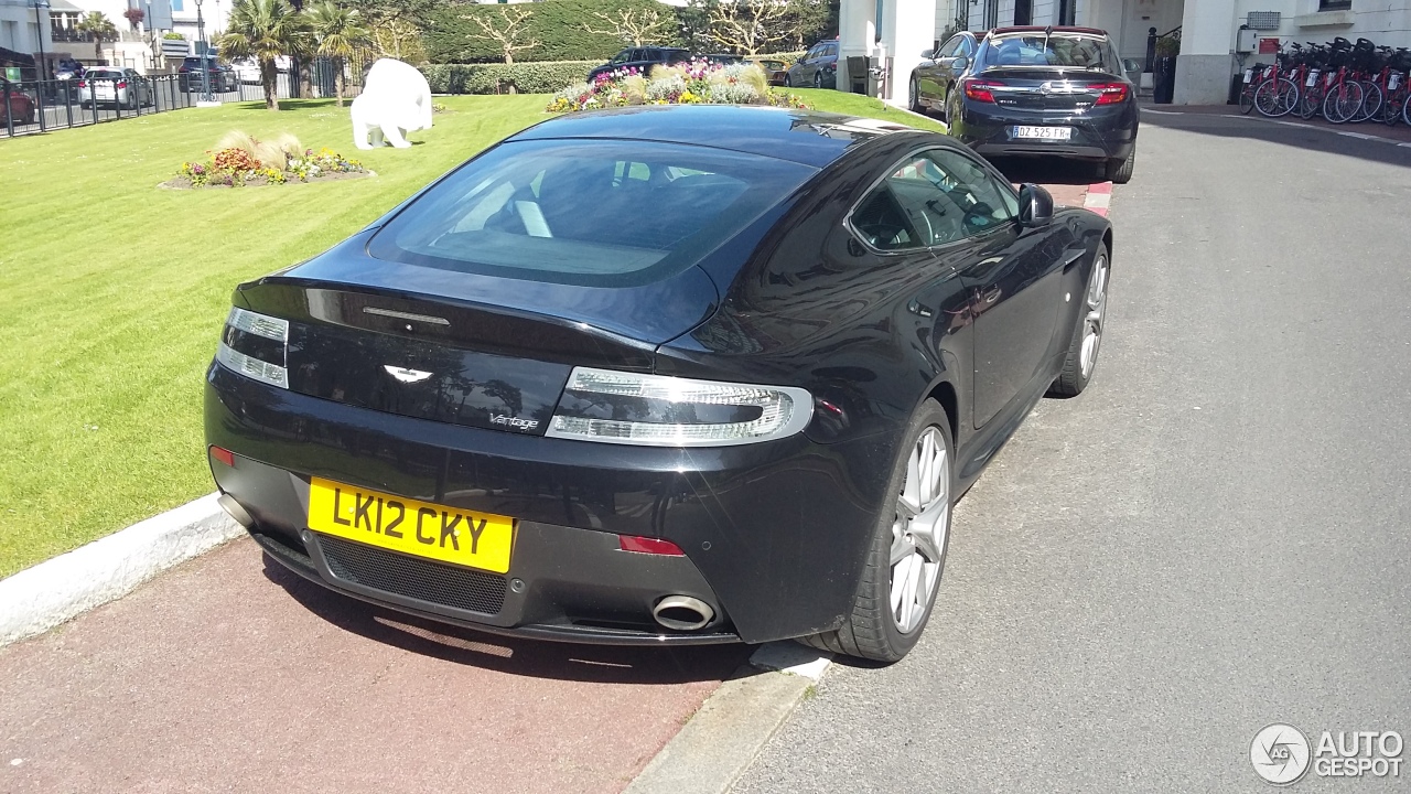 Aston Martin V8 Vantage 2012