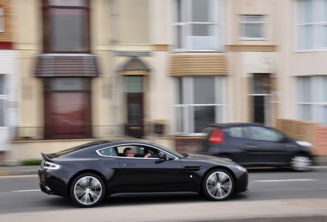 Aston Martin V12 Vantage