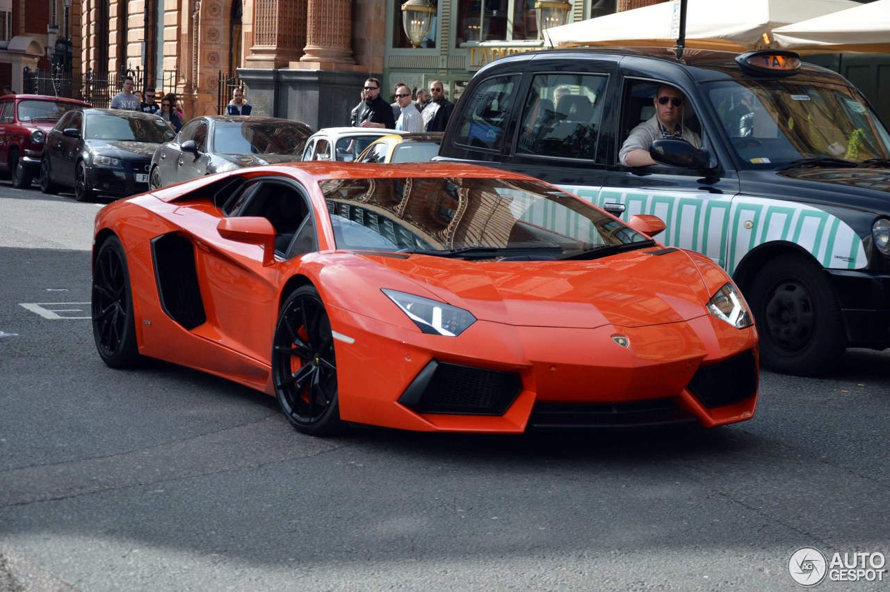 Lamborghini Aventador LP700-4