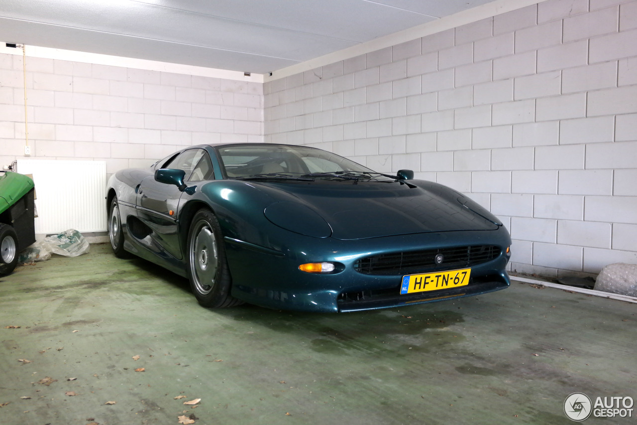 Jaguar XJ220