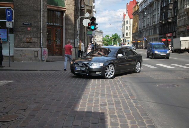 Audi S8 D3