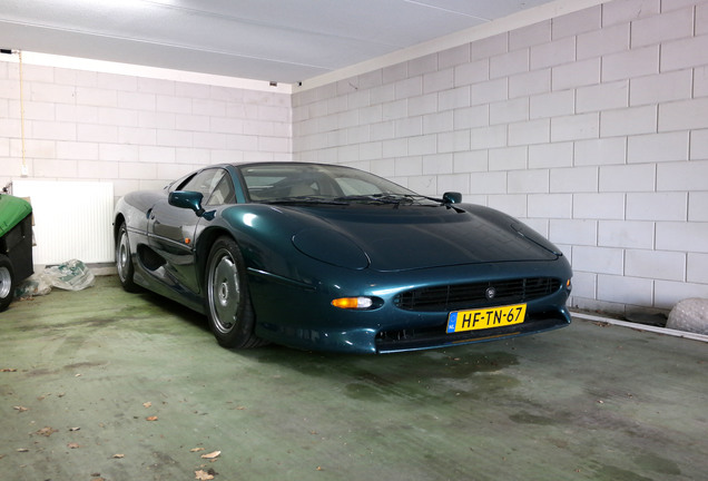 Jaguar XJ220