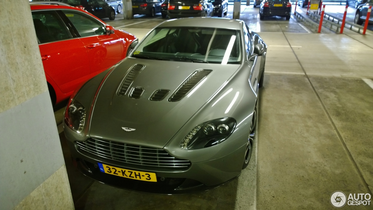 Aston Martin V12 Vantage