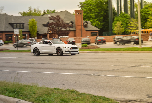 Ford Mustang Shelby GT350R 2015