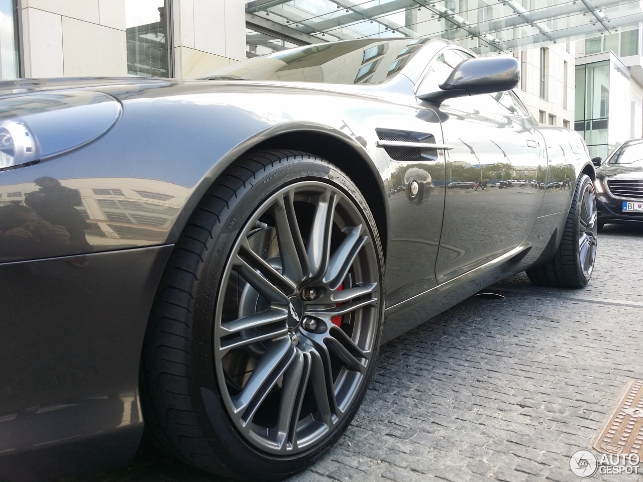 Aston Martin DB9