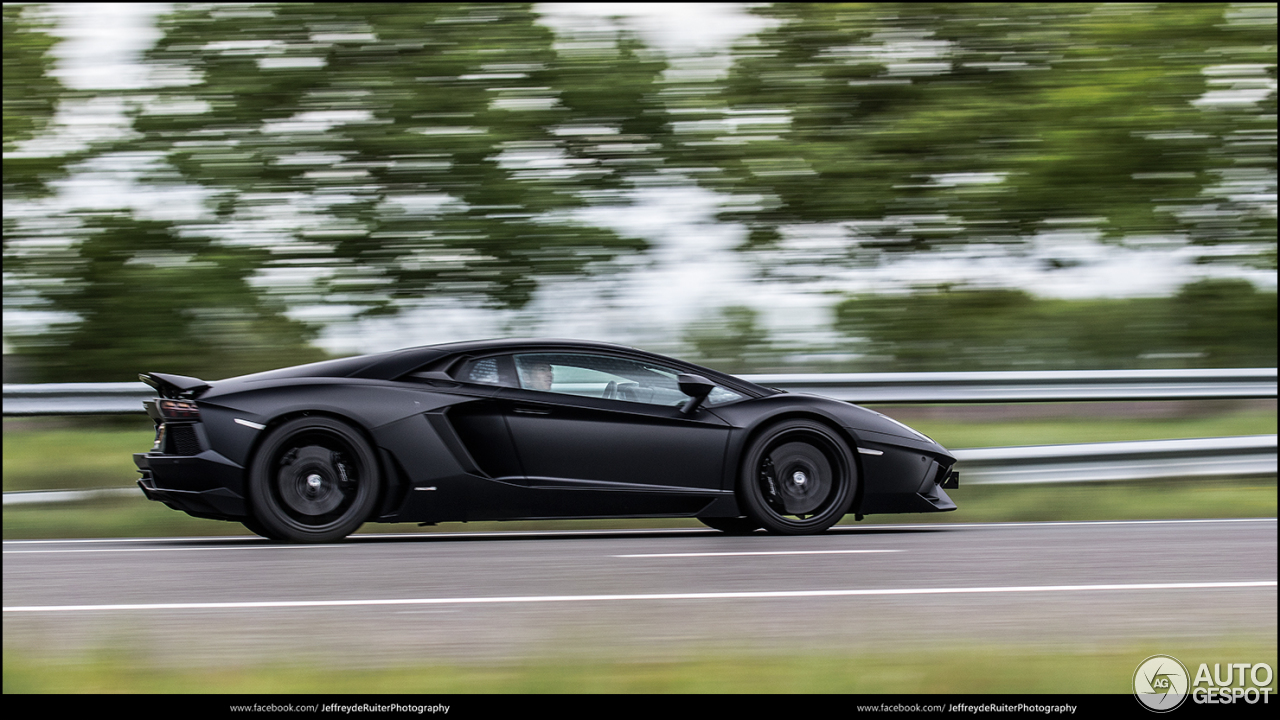 Lamborghini Aventador LP700-4