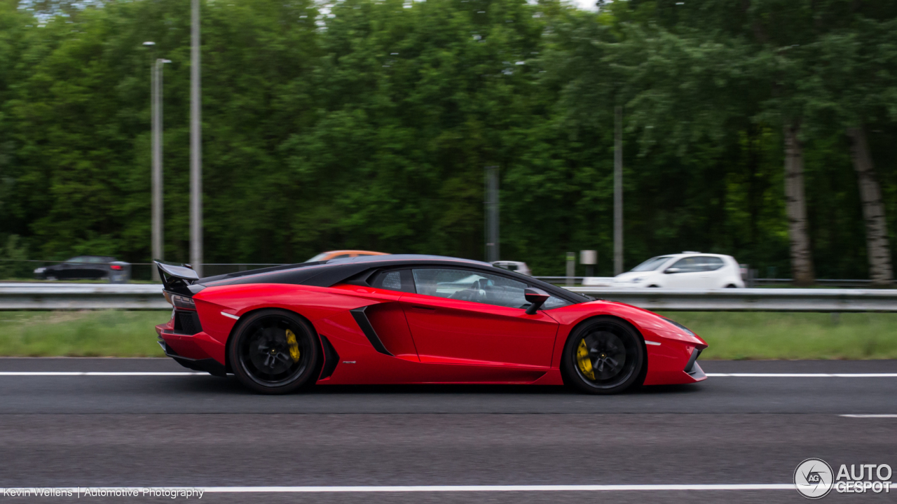 Lamborghini Aventador LP700-4 Pirelli Edition