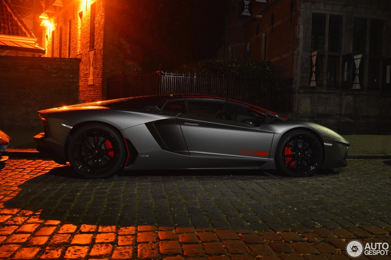 Lamborghini Aventador LP700-4 Roadster Pirelli Edition