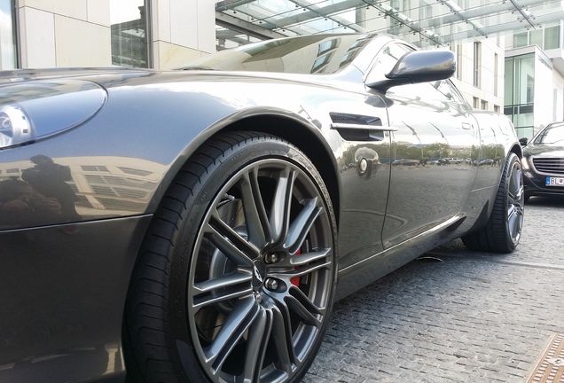 Aston Martin DB9