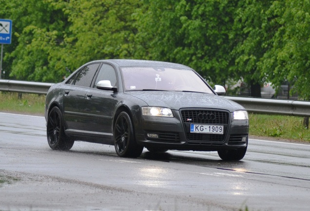 Audi S8 D3