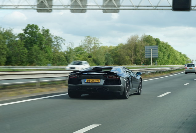 Lamborghini Aventador LP700-4