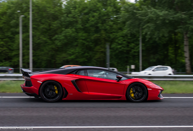 Lamborghini Aventador LP700-4 Pirelli Edition