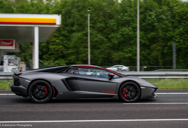 Lamborghini Aventador LP700-4 Roadster Pirelli Edition