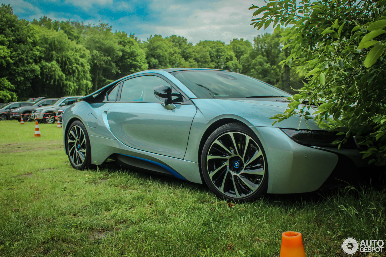 BMW i8