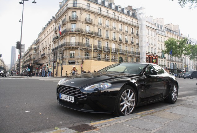 Aston Martin V8 Vantage 2012