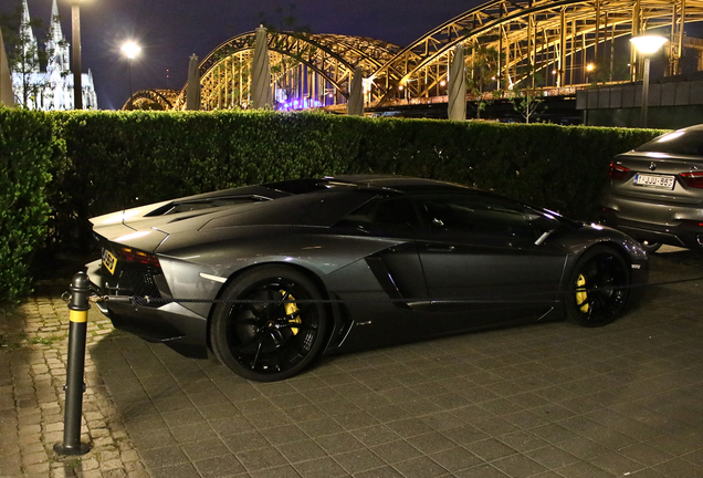 Lamborghini Aventador LP700-4 Roadster