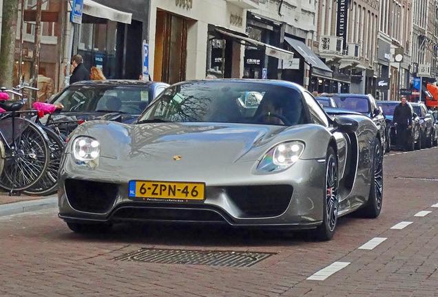 Porsche 918 Spyder Weissach Package