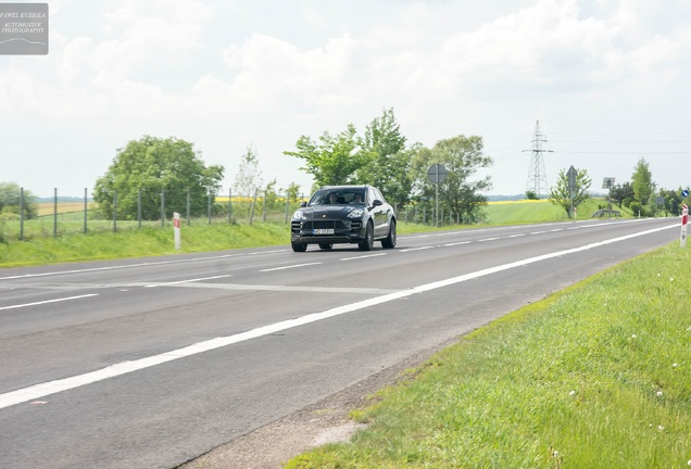 Porsche 95B Macan Turbo