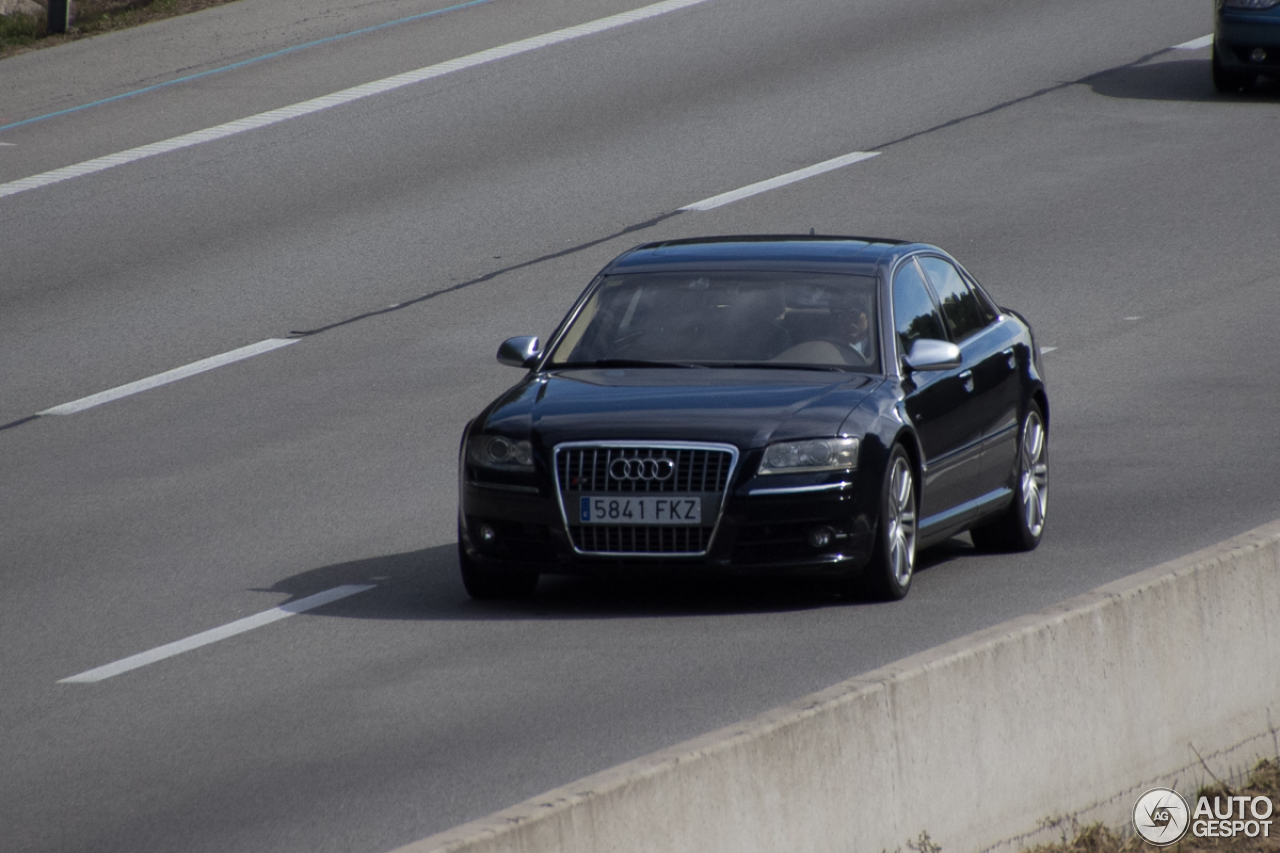 Audi S8 D3