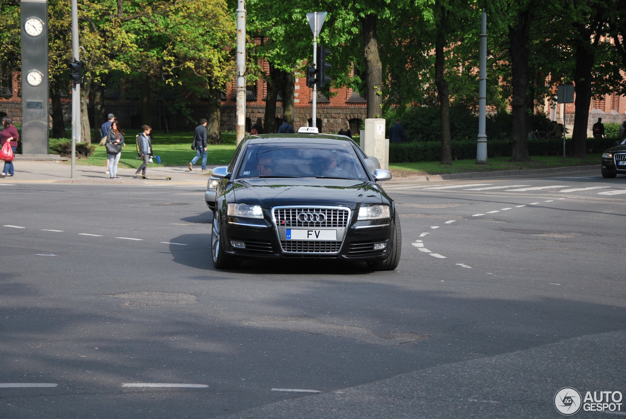 Audi S8 D3