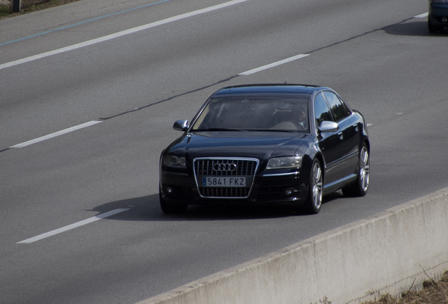 Audi S8 D3