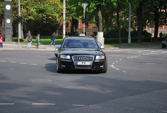 Audi S8 D3