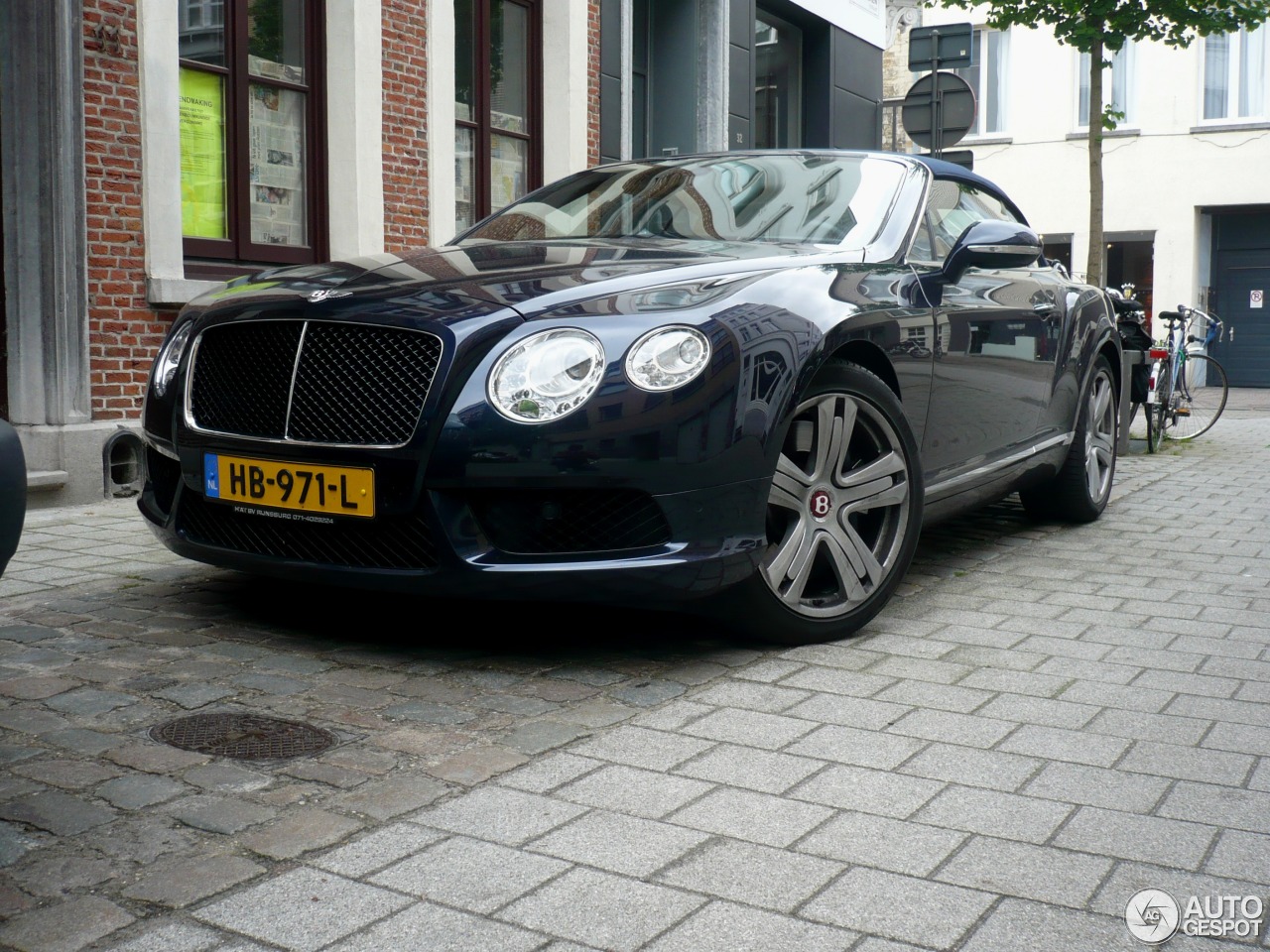 Bentley Continental GTC V8