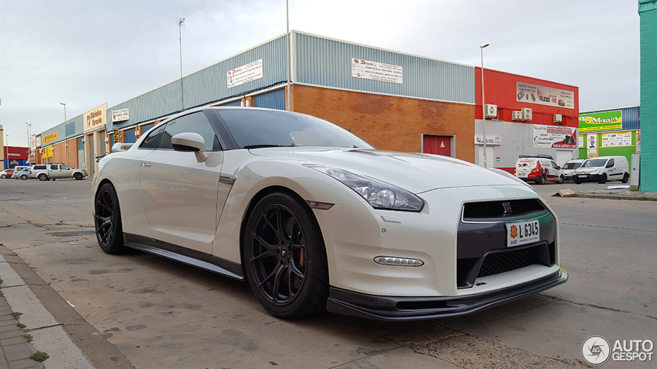 Nissan GT-R