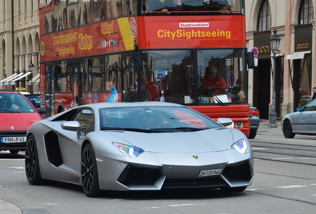 Lamborghini Aventador LP700-4