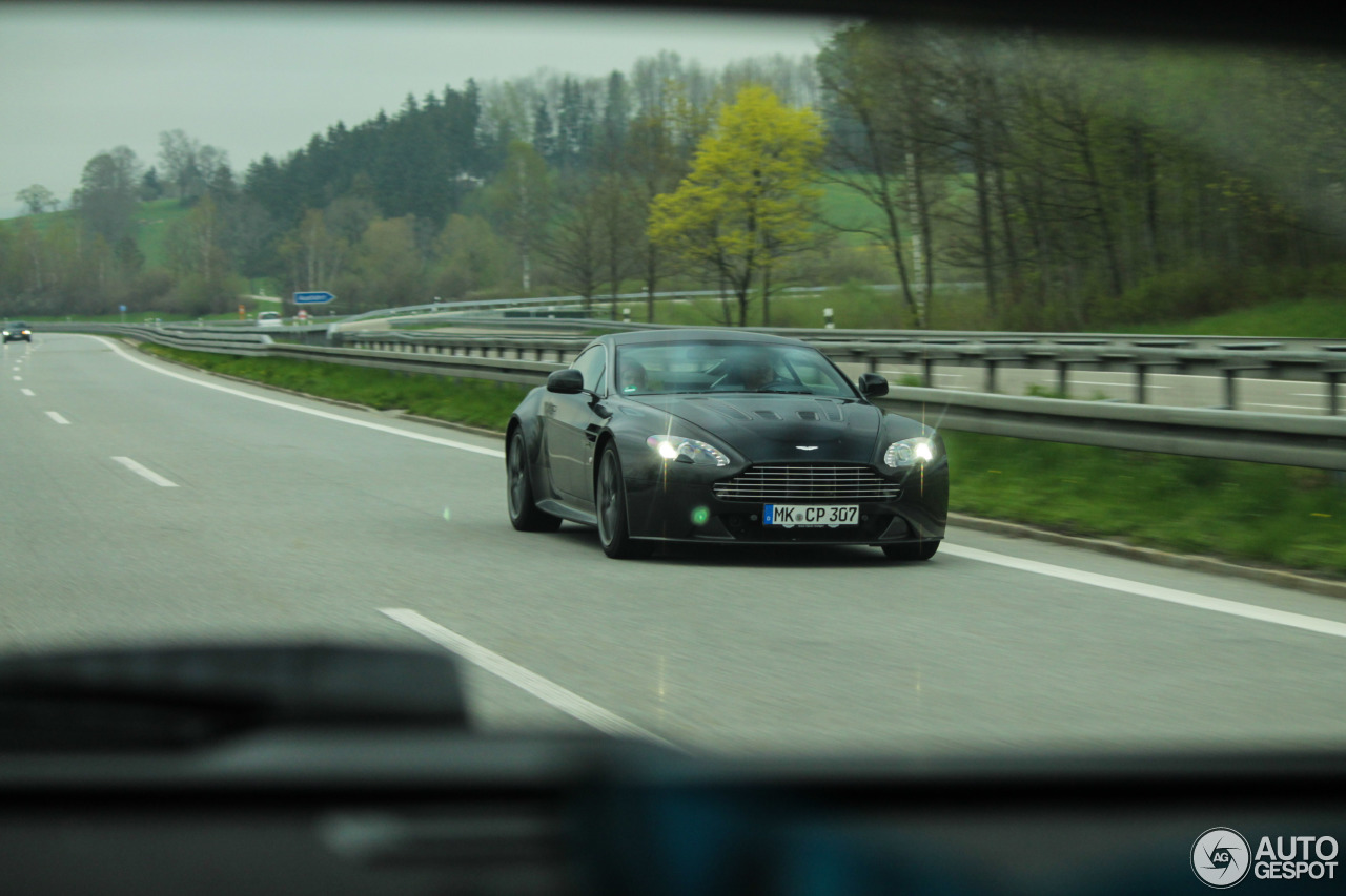 Aston Martin V12 Vantage