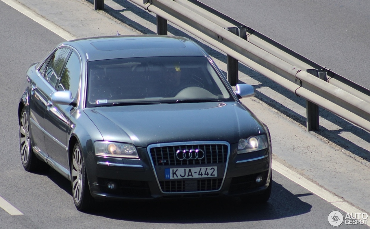 Audi S8 D3